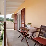 Lakis Apartment *